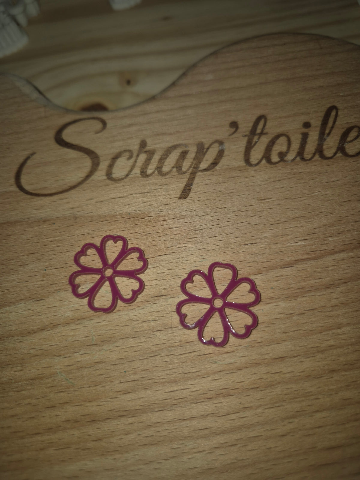 Breloque fleurs 2 en acrylique